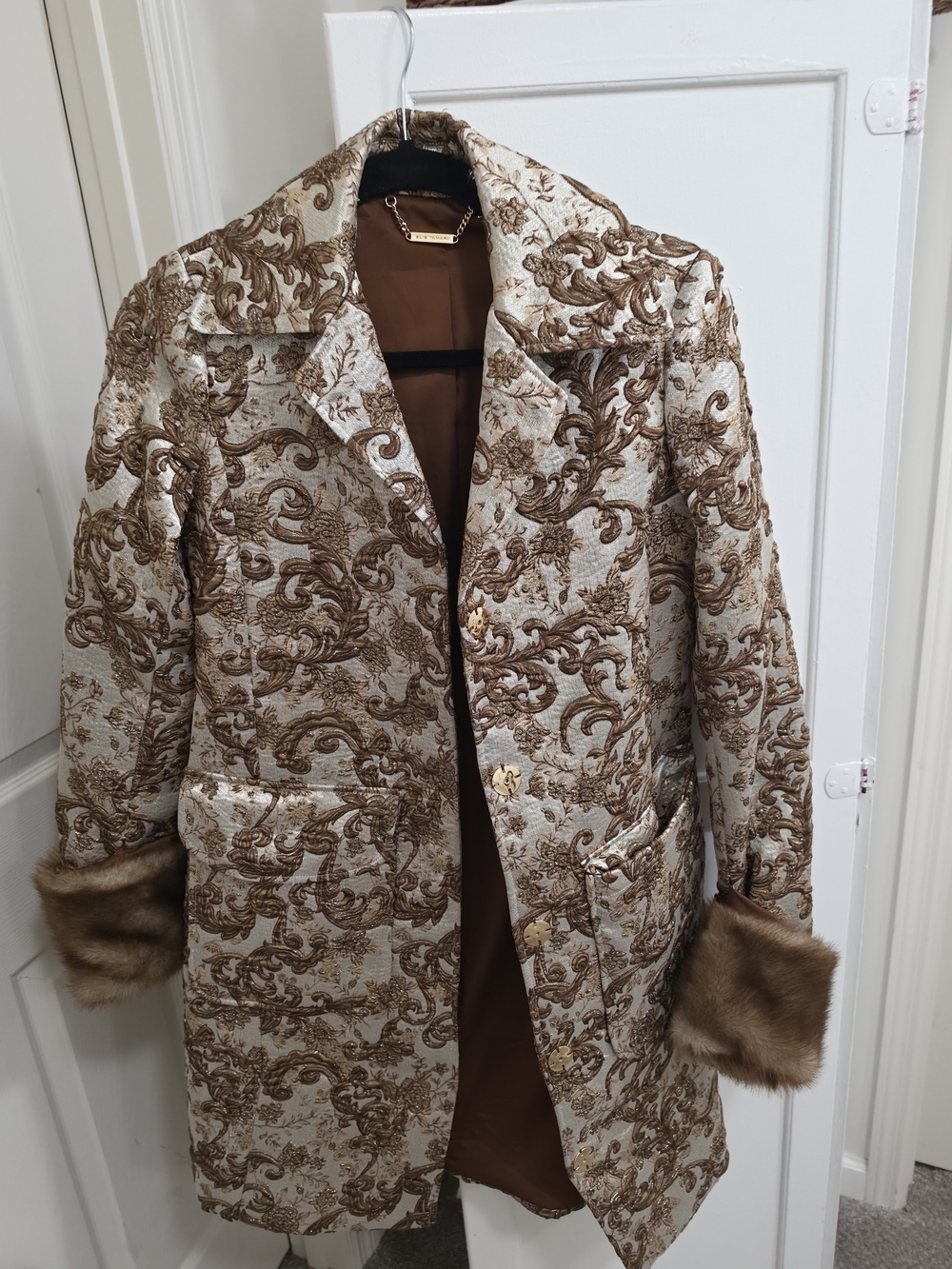 Elie Tahari Sampson Metallic Gold Floral Brocade Trench Coat Faux Fur Cuffs Size